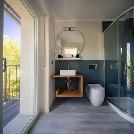 L'oura לינה וארוחת בוקר 3*